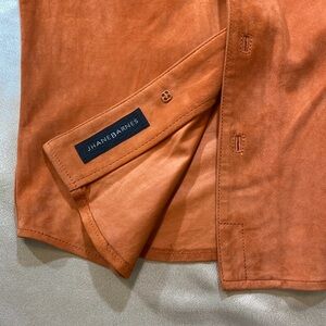 JHANE BARNES luxurious men genuine leather jacket. Long sleeve. Buttons. Size L